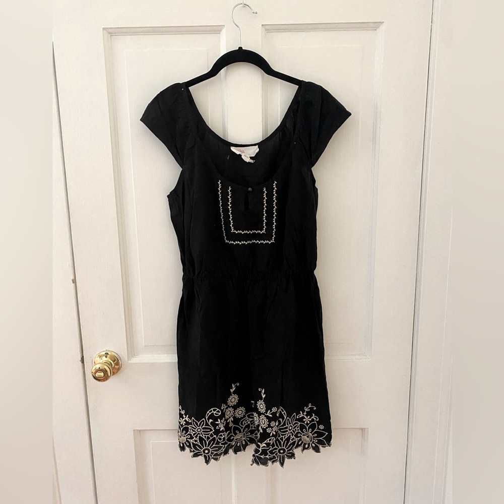 Silka (Anthropologie) Lightweight Dress with Floral and Keyhole Details